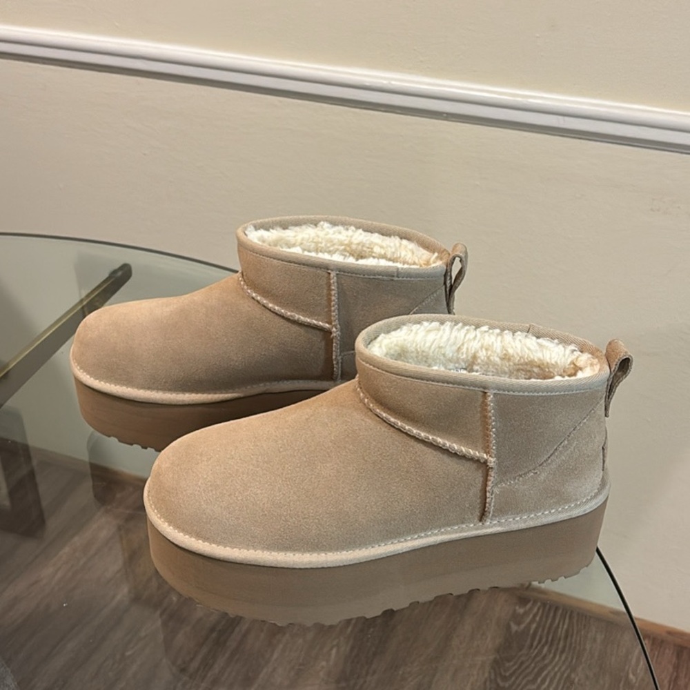 Ugg Classic Ultra Mini Platform Boots Sand size 9 worn only once + Ugg care kit - Picture 4 of 7